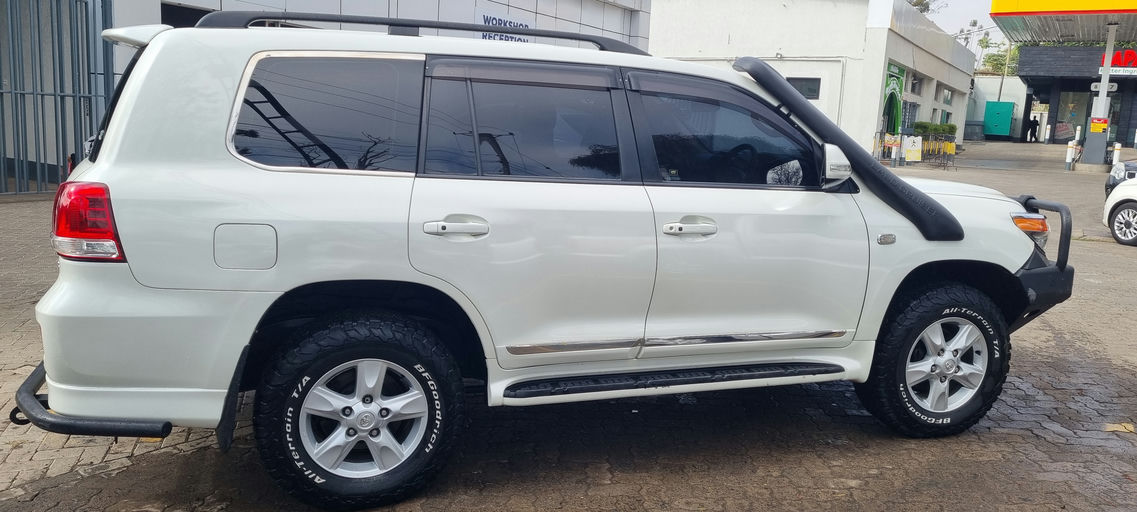 Land Cruiser 200 series photo 3