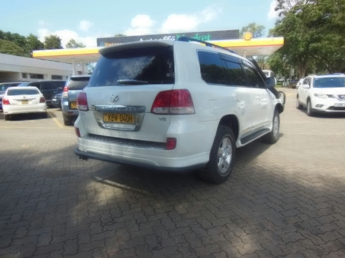 Toyota Land Cruiser 200 series photo 2