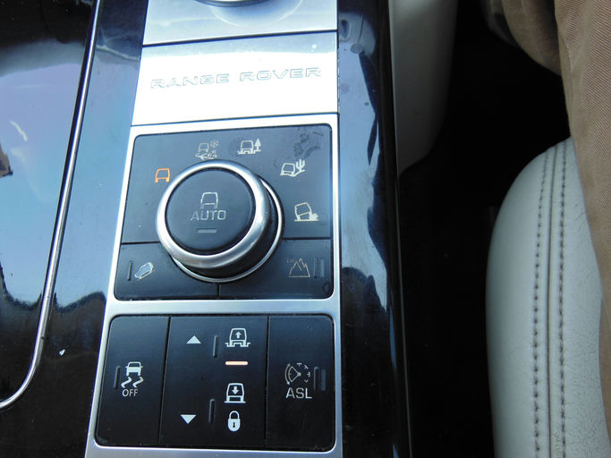 Land Rover Range Rover Vogue photo 9