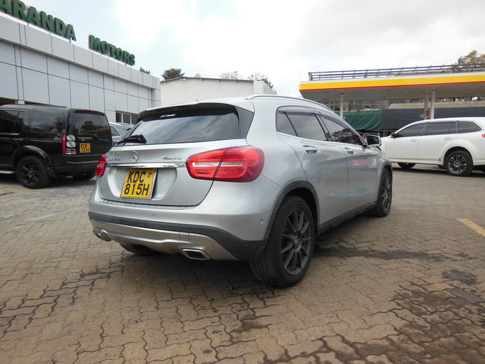 Mercedes-Benz GLA250 photo 4