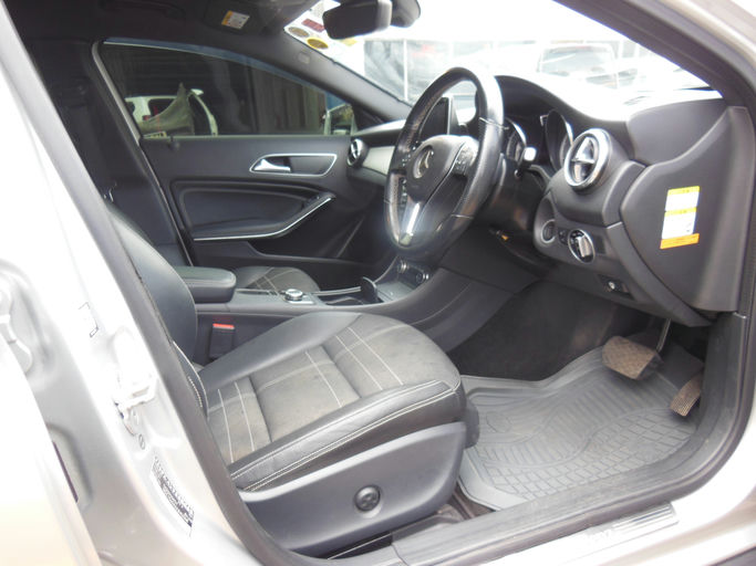 Mercedes-Benz GLA250 photo 7