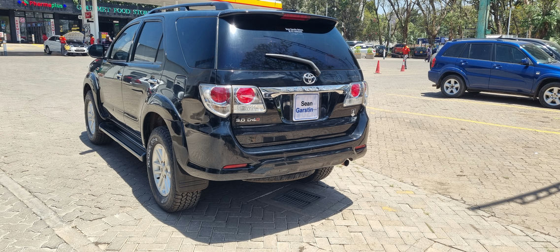 Toyota Fortuner  photo 2