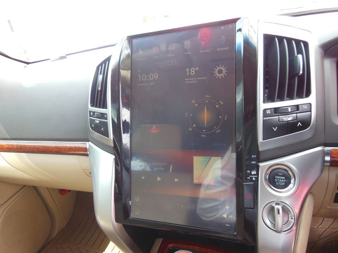 Toyota Land Cruiser VX 202 Series photo 3