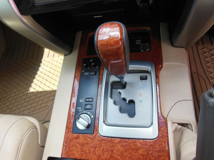 Toyota Land Cruiser VX 202 Series photo 5