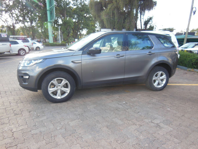 Land Rover Discovery Sport photo 2