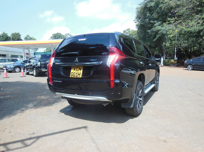 Mitsubishi Pajero Sport photo 2