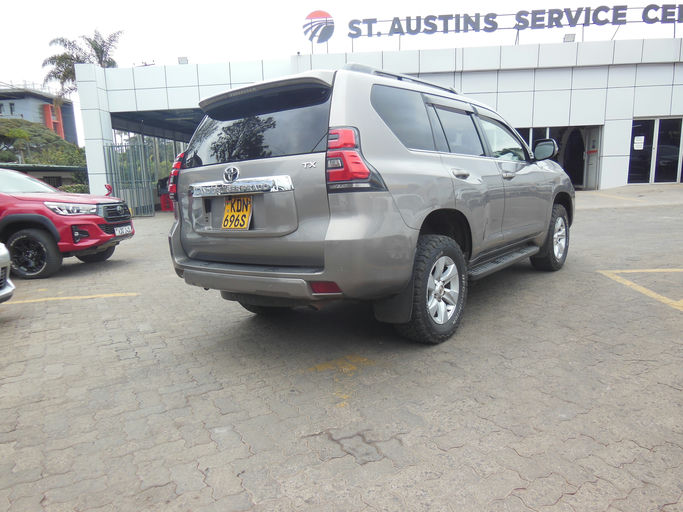 Toyota Prado TXL- 2.8 Turbo diesel photo 9