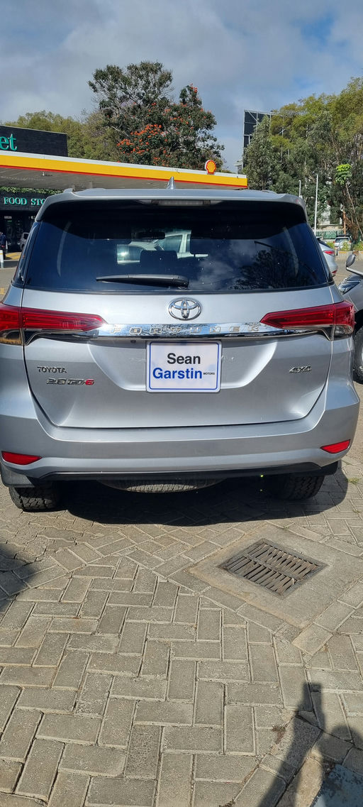 Toyota Fortuner photo 2