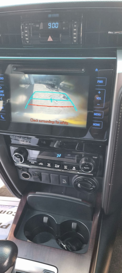 Toyota Fortuner photo 8