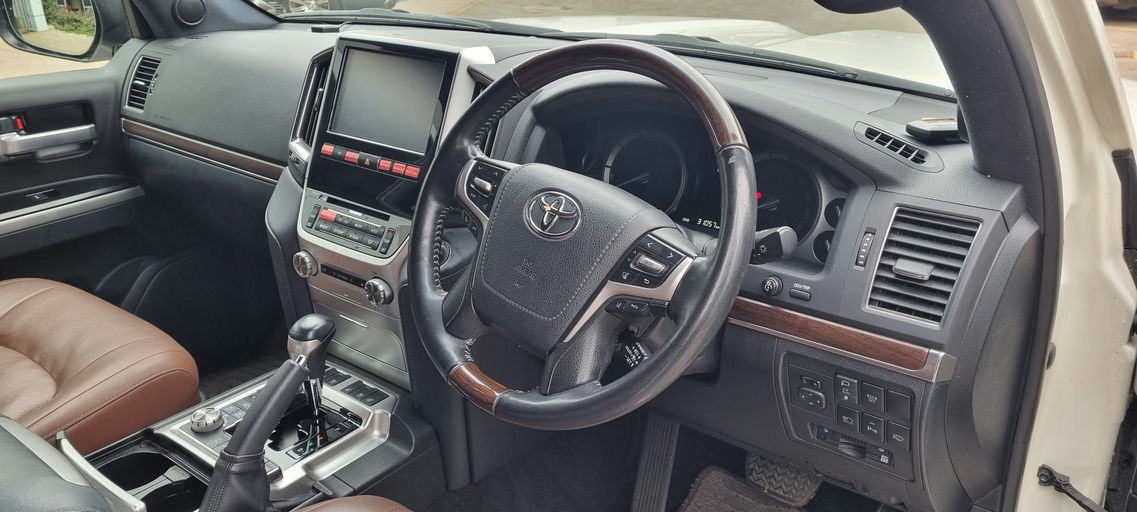 Toyota Land Cruiser photo 2
