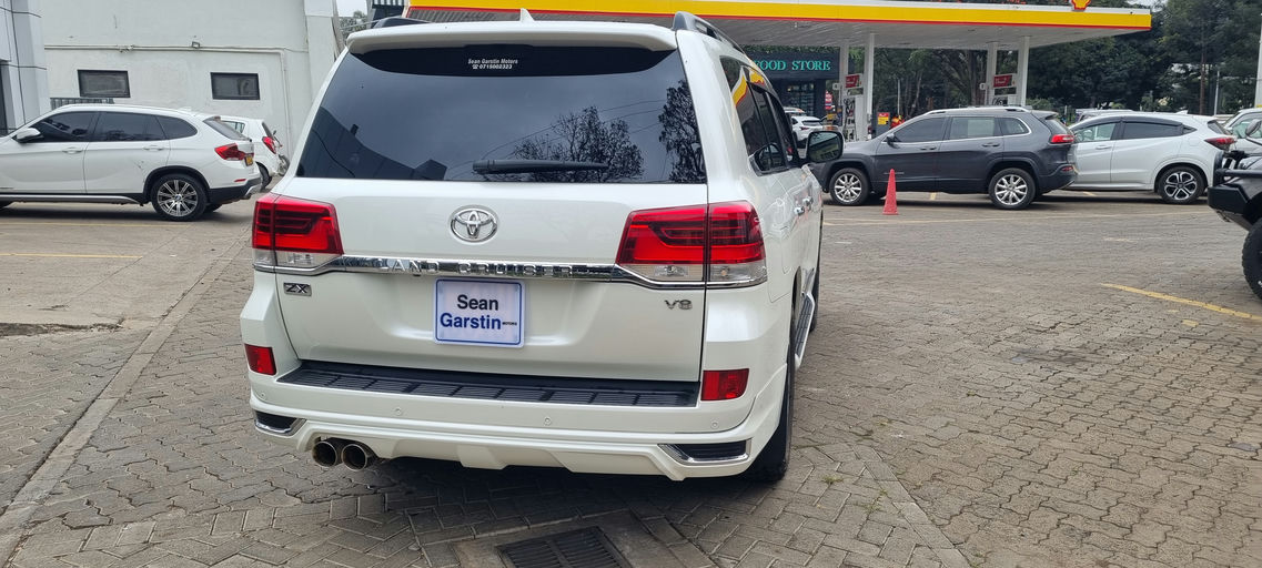 Toyota Land Cruiser photo 3