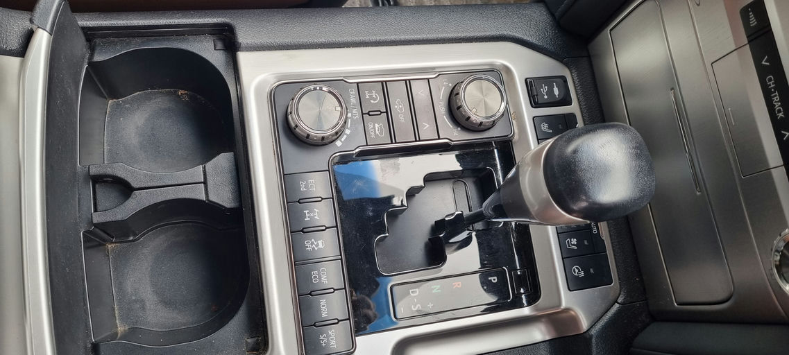 Toyota Land Cruiser photo 8