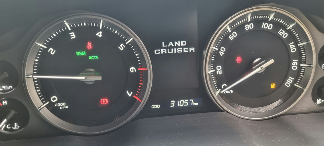 Toyota Land Cruiser photo 9