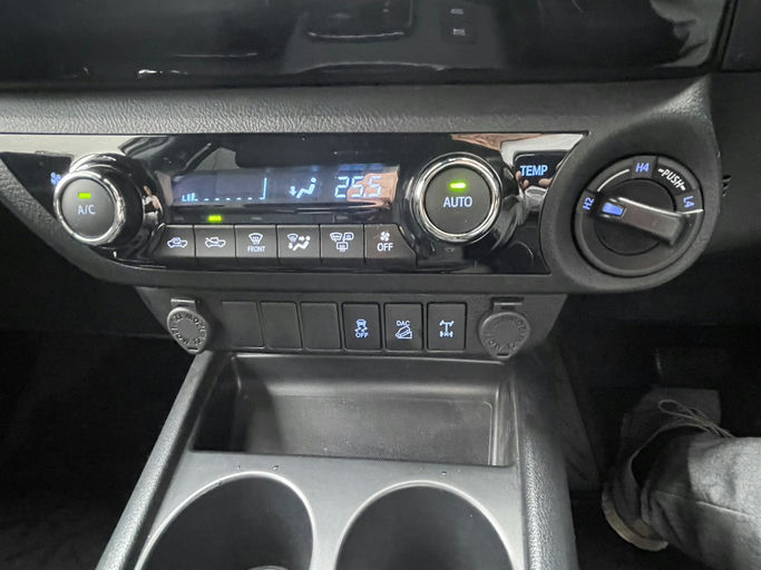 Toyota Hilux Double Cab 2.4 turbo diesel photo 5
