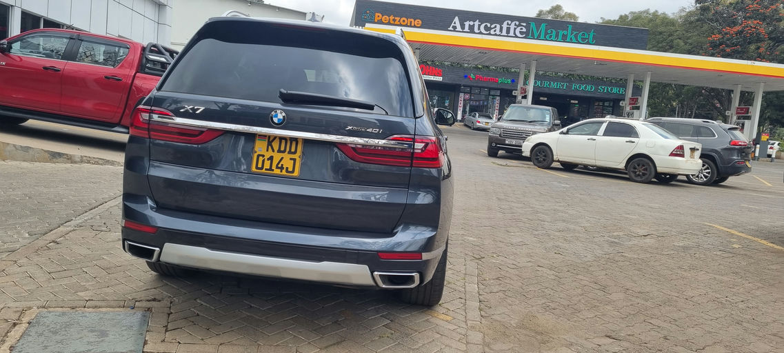 BMW X7 photo 2