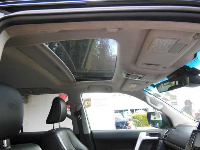 Toyota Prado TXL- 2.8 Turbo diesel photo 3