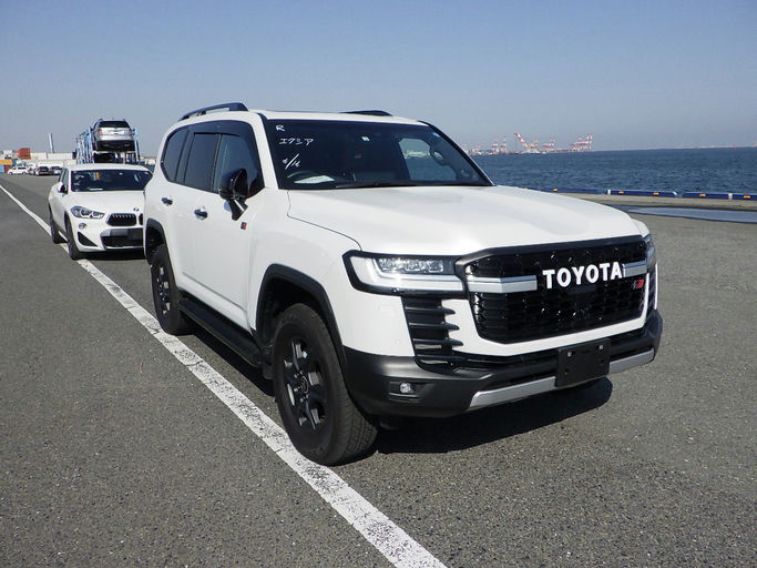 2022  Land Cruiser 300 series