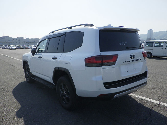  Land Cruiser 300 series photo 2