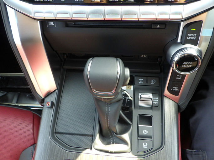 Toyota Land Cruiser 300 series photo 4