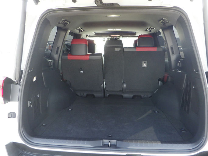 Toyota Land Cruiser 300 series photo 6